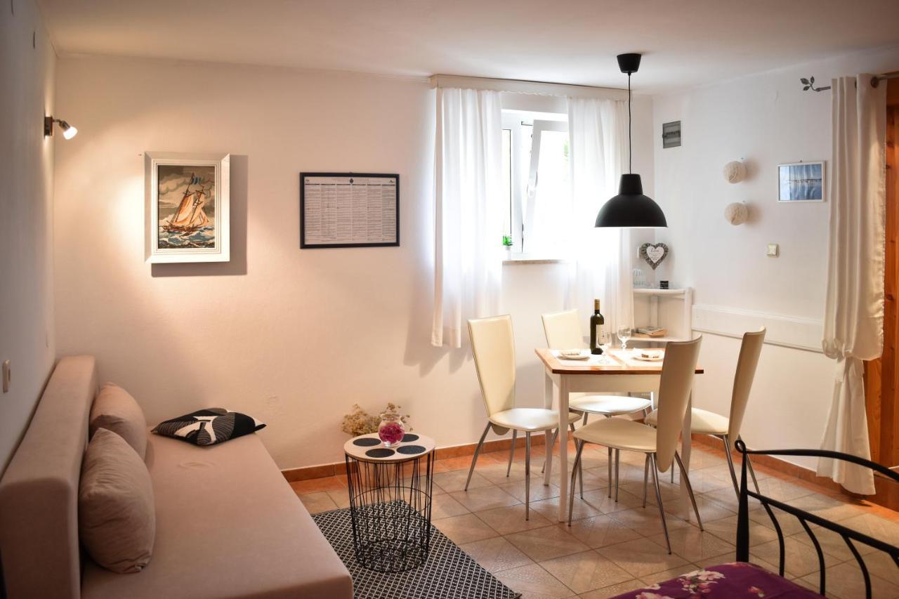 Apartmani Grguric Kornić Buitenkant foto