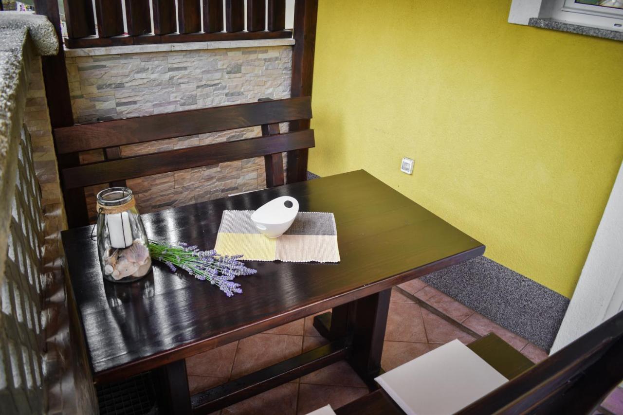 Apartmani Grguric Kornić Buitenkant foto