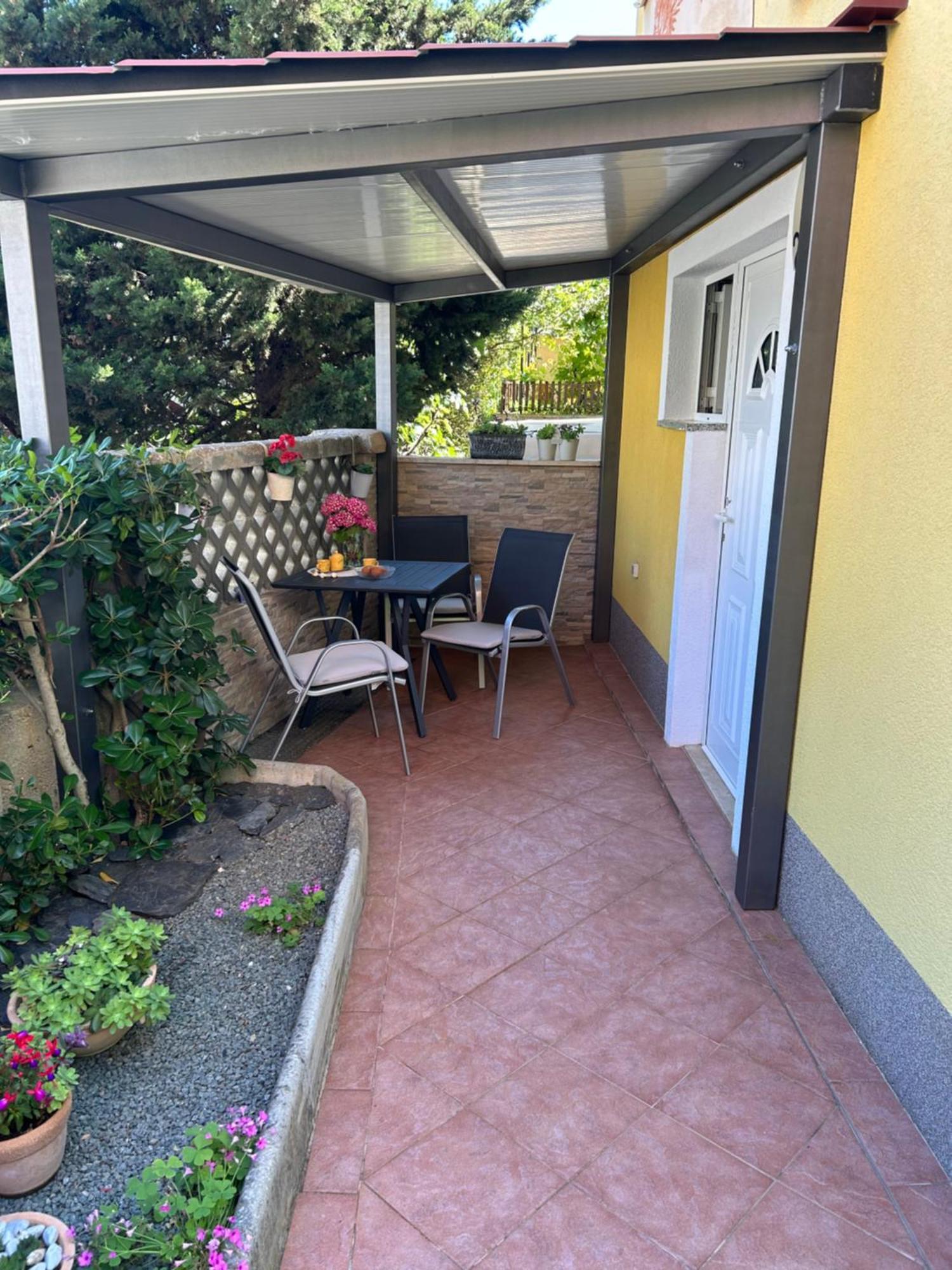 Apartmani Grguric Kornić Buitenkant foto